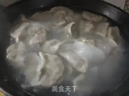 Make Pork sauerkraut, three fresh dumplings step 8