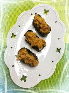 Make Warship meat sushi step 6