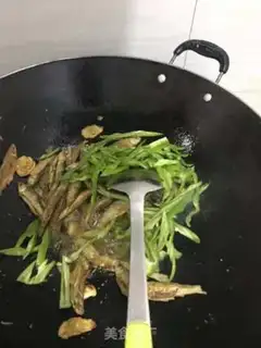 Make Strawberry Mountain Medicine step 1