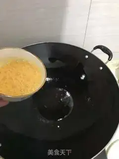 Make Pepper fried eggs step 1