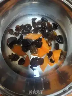Make Fresh lilies for wood and carrots step 1