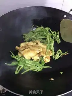Make Pepper fried eggs step 4