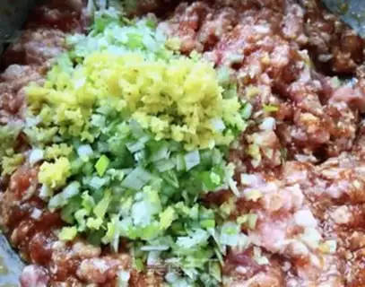 Make The rice steams three meatballs step 1
