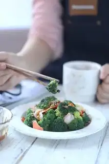 Make Crayfish broccoli step 7