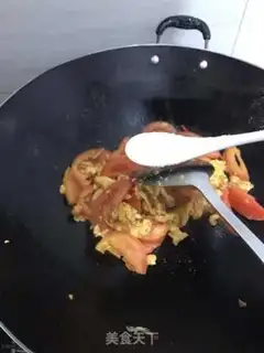 Make Tomato fried eggs step 3