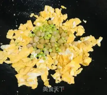 Make Squirt fried eggs step 4