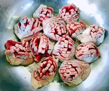 Make Onion carrots, fried duck step 1