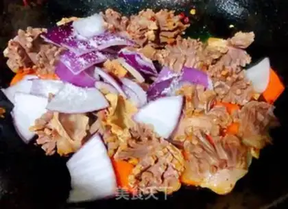 Make Onion carrots, fried duck step 7