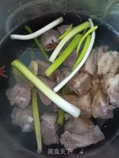 Make Mountain medicine and bone soup step 1