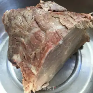 Make Red oil and donkey meat step 0