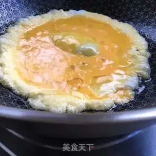 Make Tea and tomato fried eggs step 5