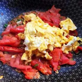 Make Tea and tomato fried eggs step 7