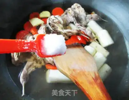 Make Iron Stick Mountain medicine quail soup step 8