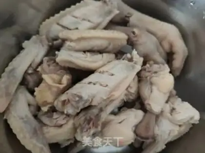 Make Spicy chicken claw wings step 3