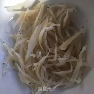 Make Silver fish steamed eggs step 1