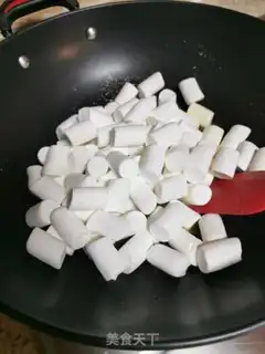 Make Cow Rolling Sugar step 5