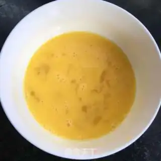 Make Silver fish steamed eggs step 2