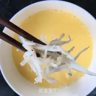 Make Silver fish steamed eggs step 4