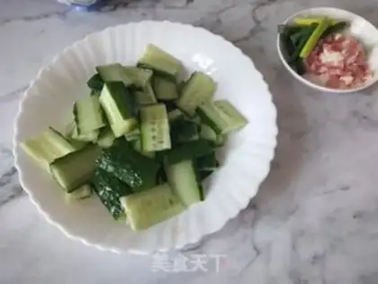 Make cucumber chop step 1
