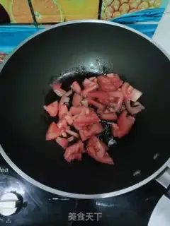 Make Tomato shrimp pip soup step 1