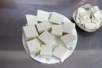 Make The octopus tofu box step 1