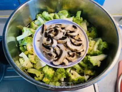 Make Pyramid broccoli step 2