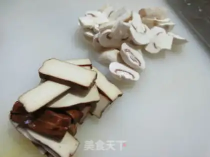 Make Garlic mushroom fried fragrance step 1