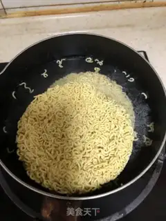 Make Sausage ham ramen step 0