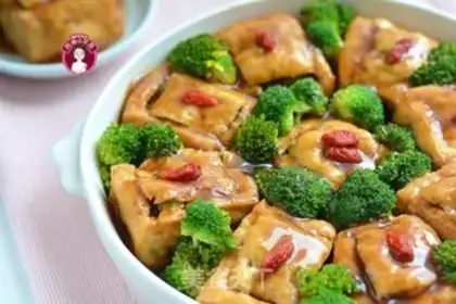 Make The octopus tofu box step 15