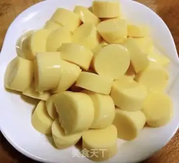Make Japanese tofu sausage steamed eggs step 2