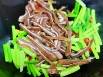 Make Garlic swirling pigs step 3
