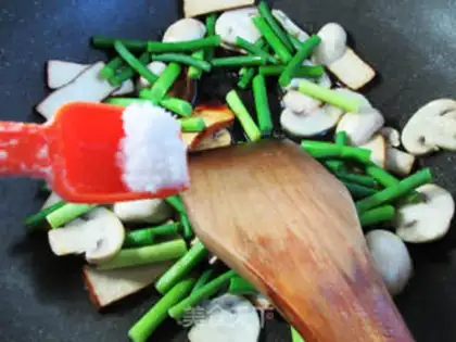 Make Garlic mushroom fried fragrance step 6