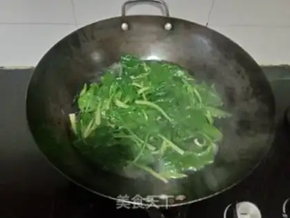 Make Spinach fried eggs step 2