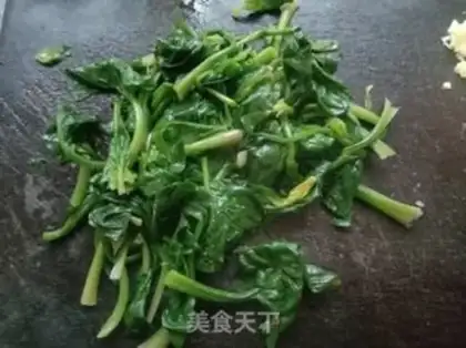 Make Spinach fried eggs step 3