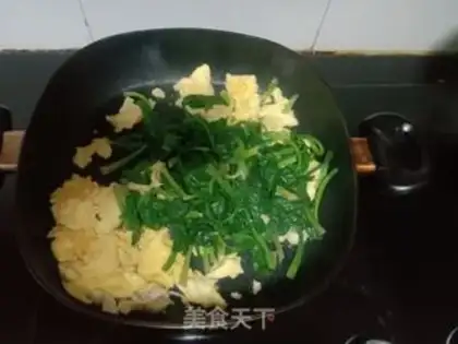 Make Spinach fried eggs step 6