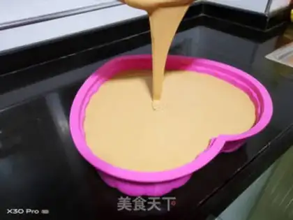 Make Cardiac red sugar cake step 1