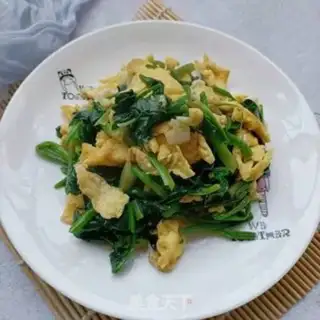 Make Spinach fried eggs step 9