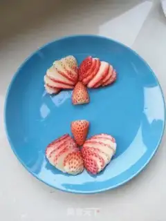 Make Goldfish strawberries step 3