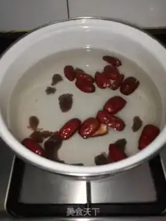 Make "Red-tree gin and sweet soup." step 1
