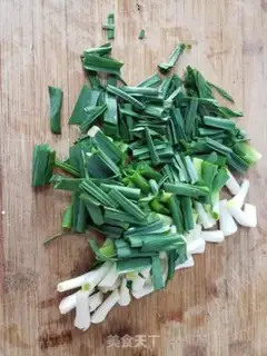 Make Garlic fried duck eggs step 1