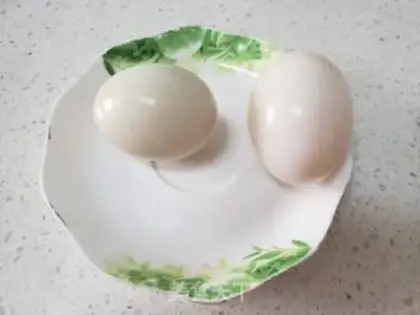 Make Garlic fried duck eggs step 2