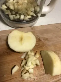 Make Apple date soup step 0
