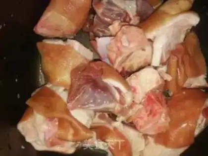 Make Red burning pig hoof step 0