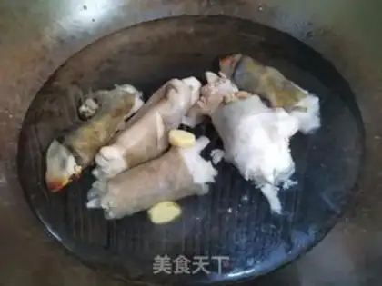 Make Spicy goat hoof step 1