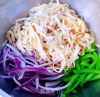 Make Onion pepper bean peel step 5