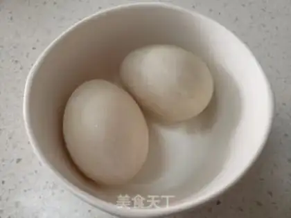 Make Quillow fried duck eggs step 1