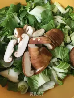 Make The green mushrooms and pasta step 0