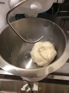 Make Pour a lamb dumpling step 2