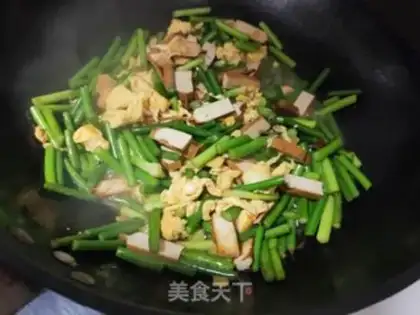 Make Garlic fried eggs step 8
