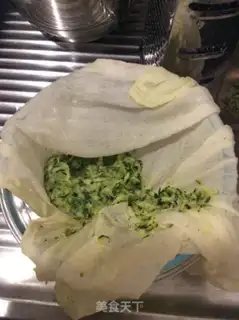 Make Pour a lamb dumpling step 5